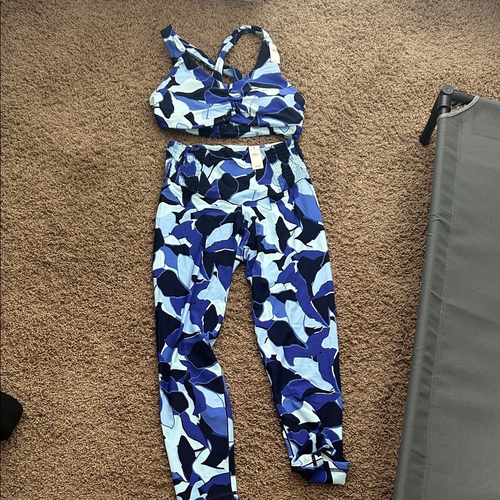 Aerie Blue and Black Patterned Leggings Set